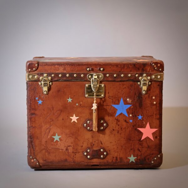 the-well-traveled-trunk-louis-vuitton-thumbnail-product-5620B