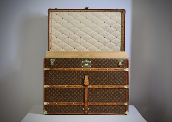 the-well-traveled-trunk-louis-vuitton-thumbnail-product-5648-13