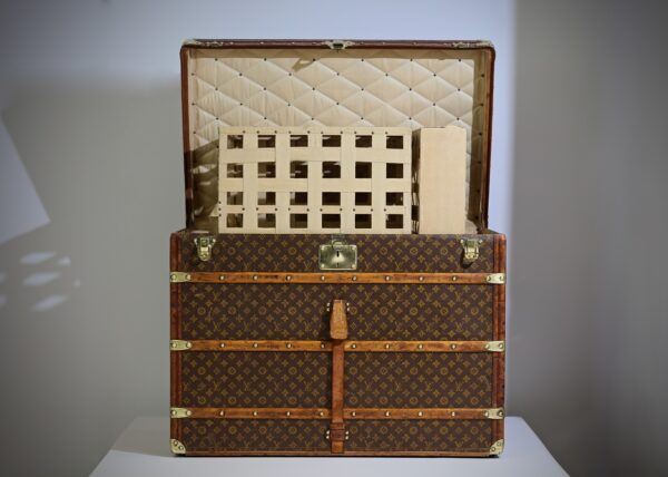 the-well-traveled-trunk-louis-vuitton-thumbnail-product-5648-14