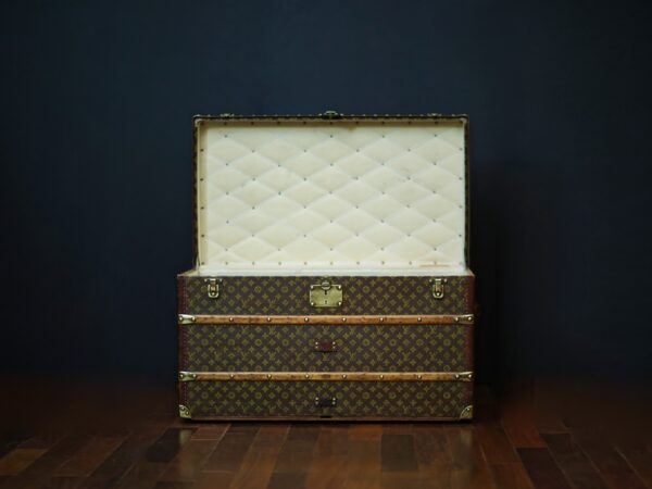 the-well-traveled-trunk-louis-vuitton-thumbnail-product-5655-2