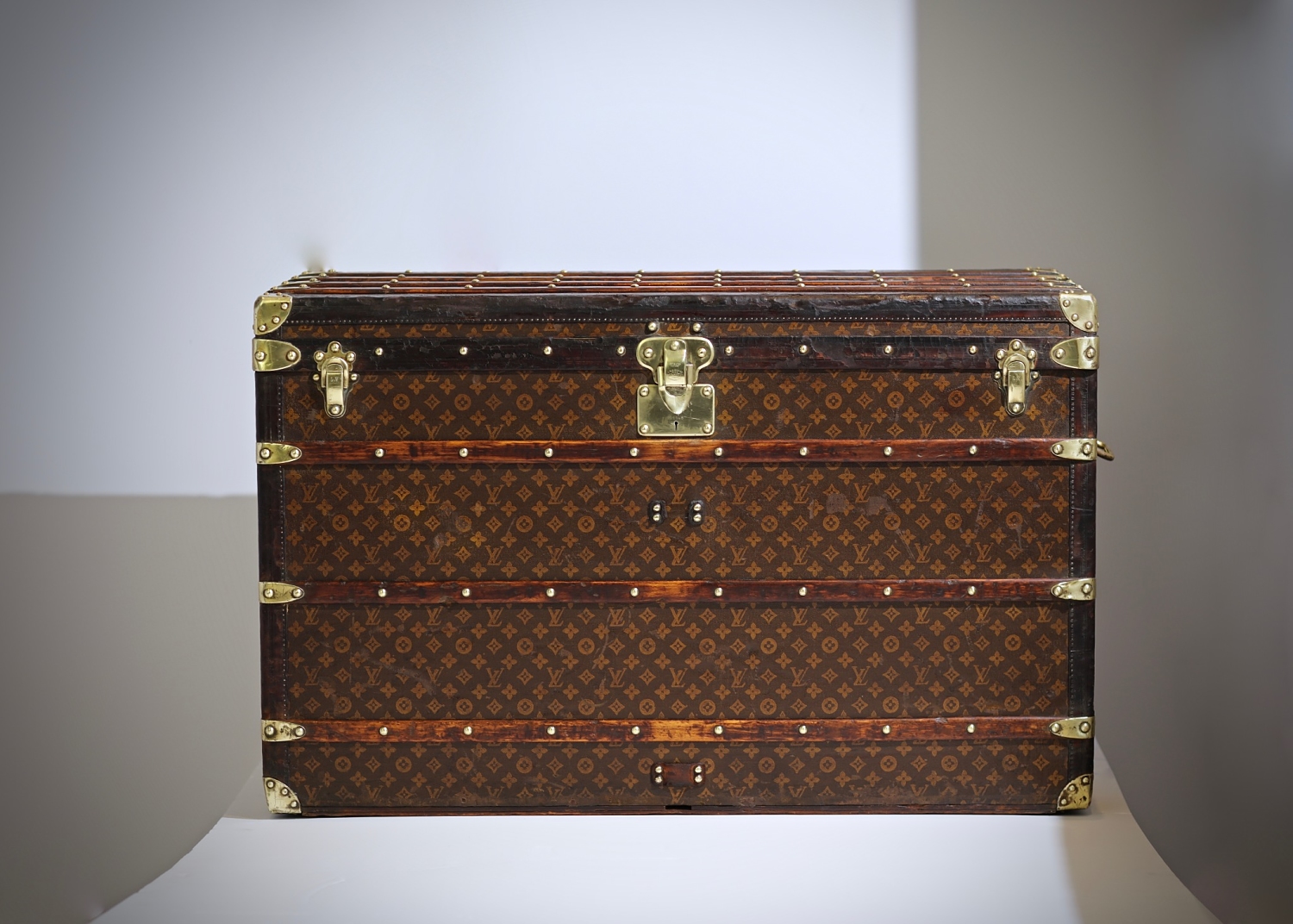 the-well-traveled-trunk-louis-vuitton-thumbnail-product-5663-11
