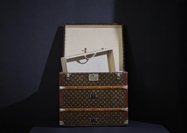 the-well-traveled-trunk-louis-vuitton-thumbnail-product-5683-3