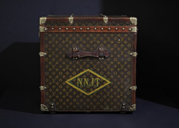 the-well-traveled-trunk-louis-vuitton-thumbnail-product-5683-6