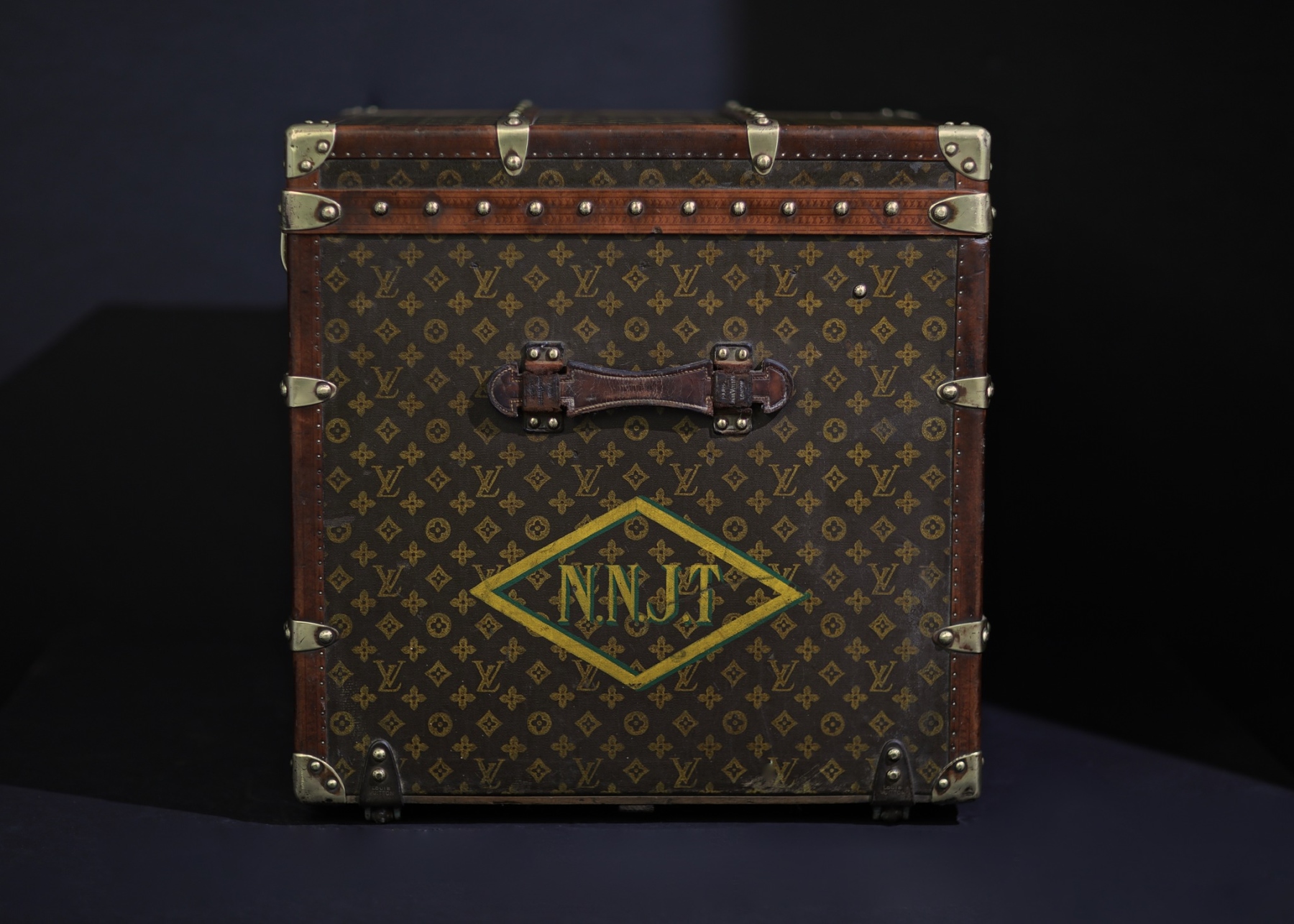 Louis Vuitton hats trunk - Bagage Collection