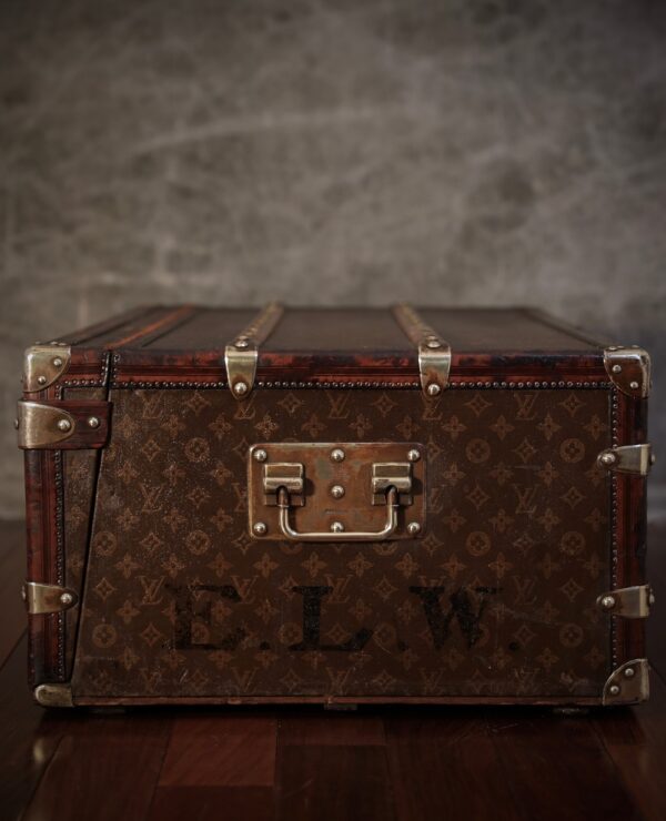 the-well-traveled-trunk-louis-vuitton-thumbnail-product-5702-7