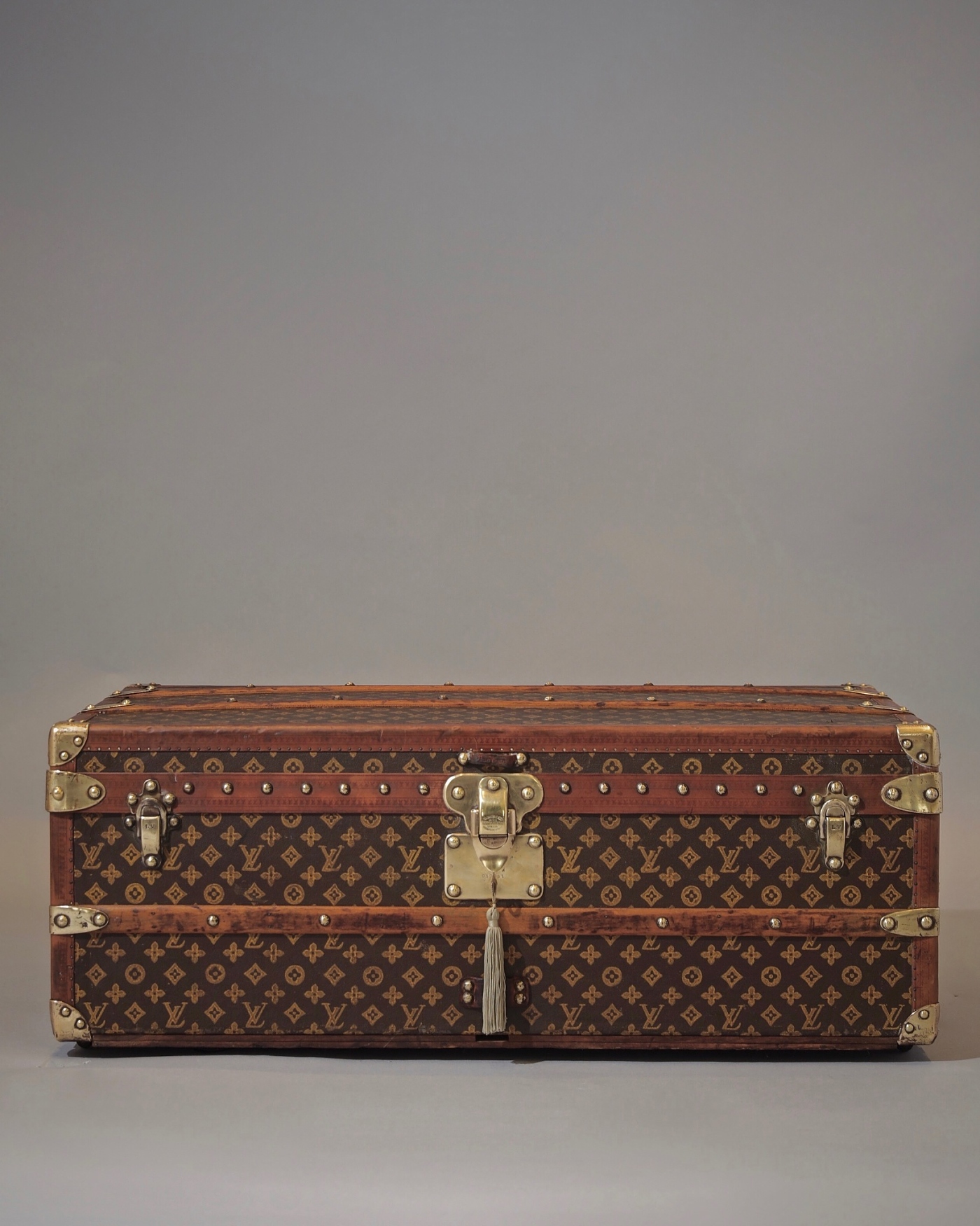 the-well-traveled-trunk-louis-vuitton-thumbnail-product-5706-1