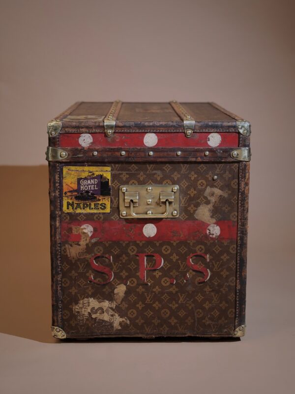 the-well-traveled-trunk-louis-vuitton-thumbnail-product-5720-4