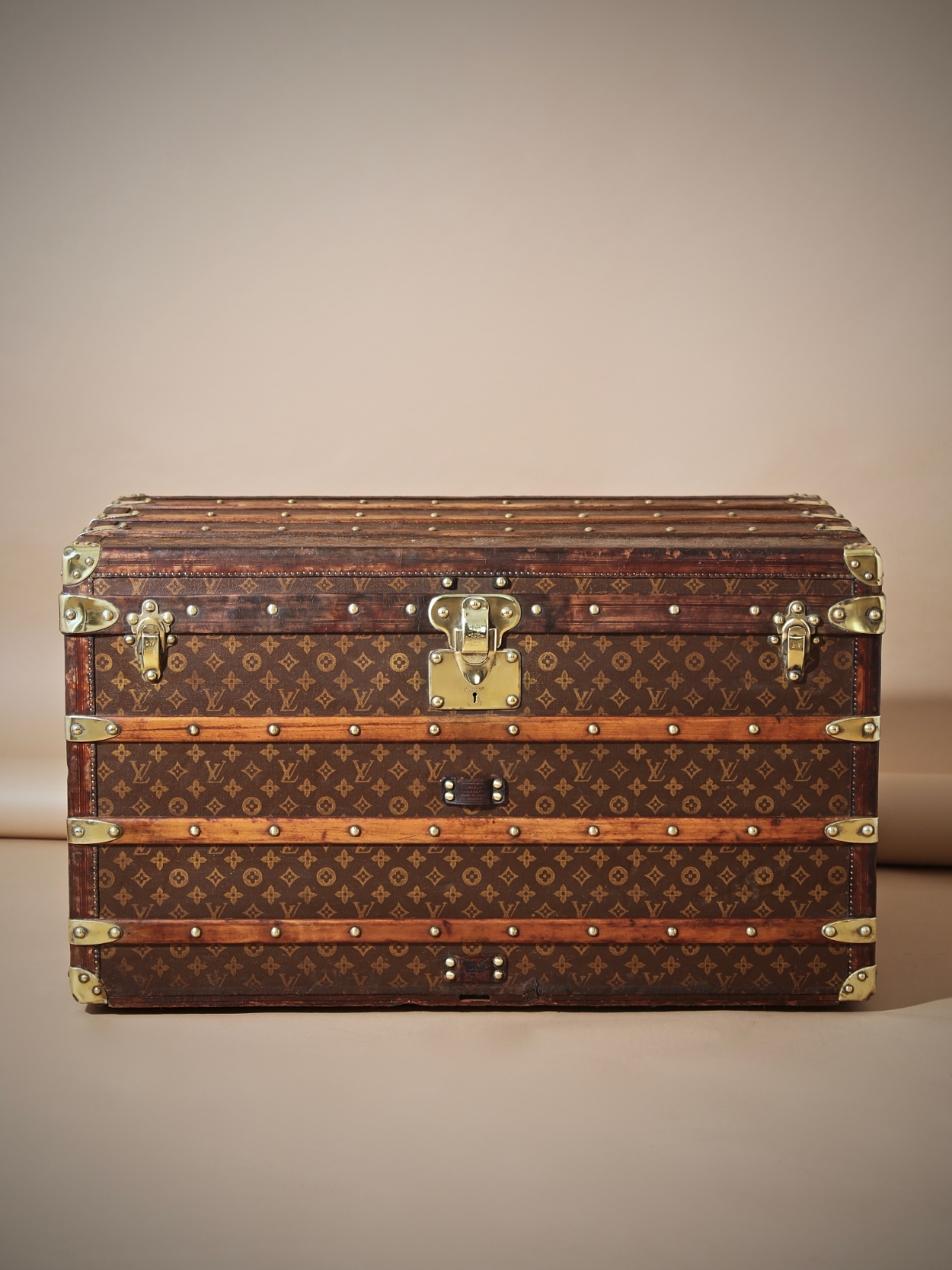 the-well-traveled-trunk-louis-vuitton-thumbnail-product-5725-1