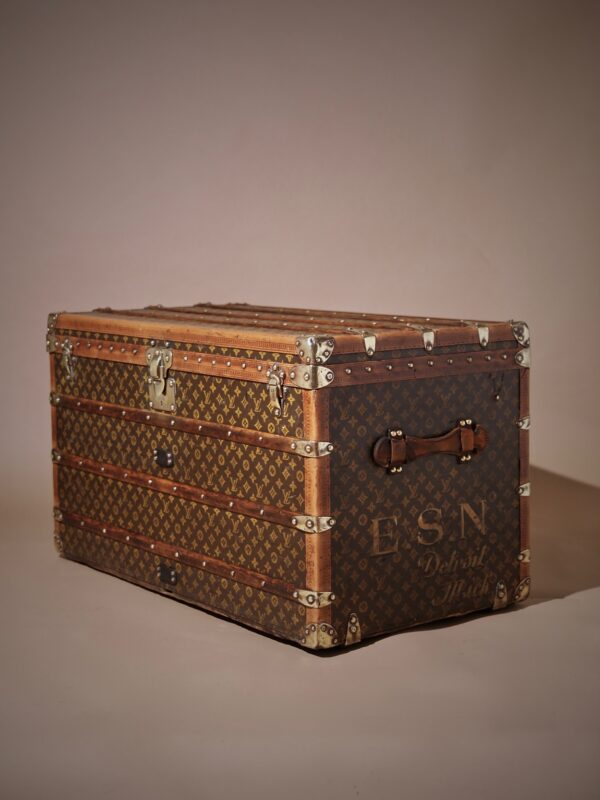 the-well-traveled-trunk-louis-vuitton-thumbnail-product-5726-4
