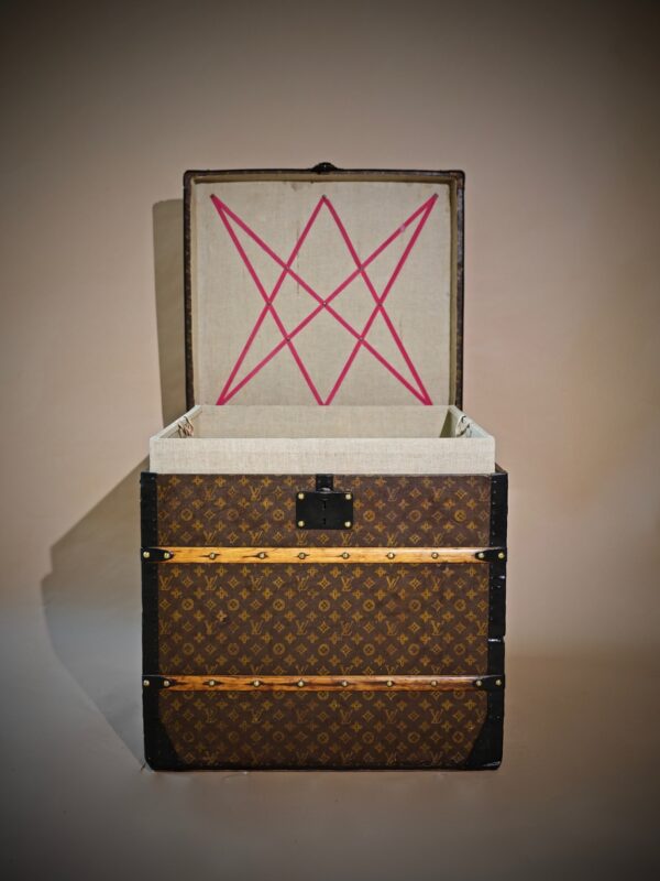 the-well-traveled-trunk-louis-vuitton-thumbnail-product-5742-5