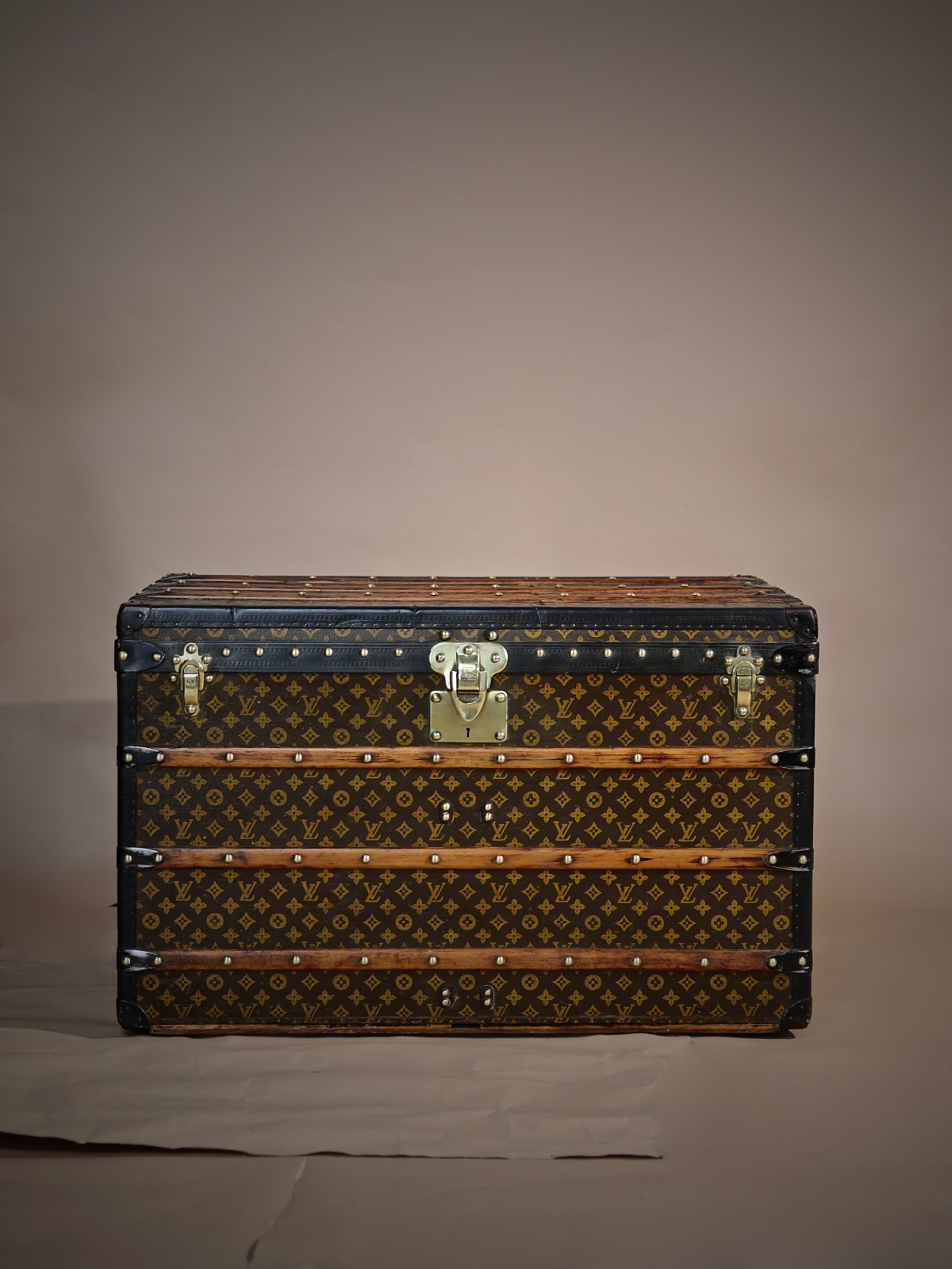 the-well-traveled-trunk-louis-vuitton-thumbnail-product-5745-1