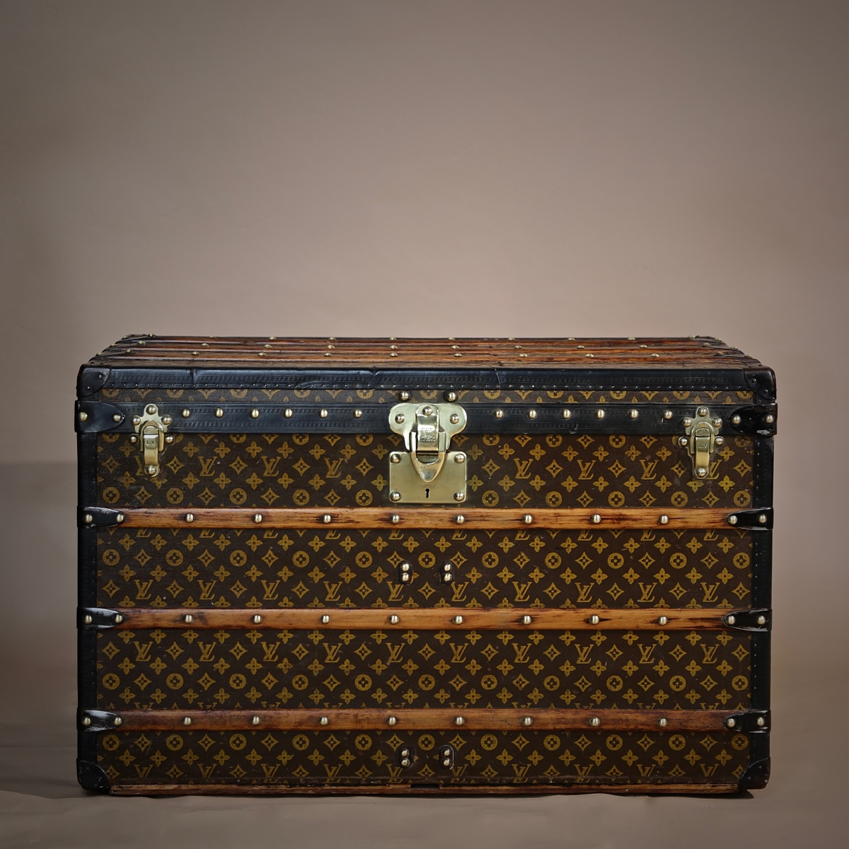 the-well-traveled-trunk-louis-vuitton-thumbnail-product-5745