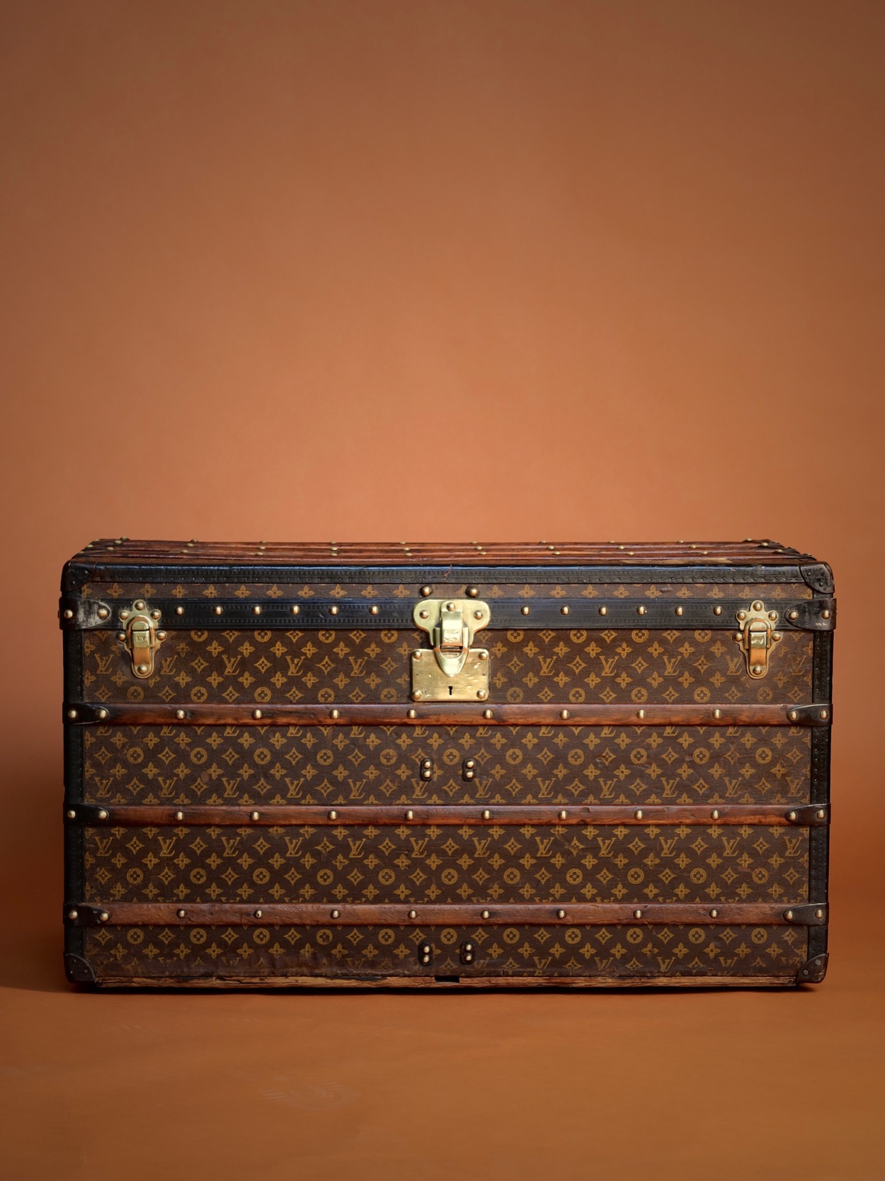 the-well-traveled-trunk-louis-vuitton-thumbnail-product-5749-1