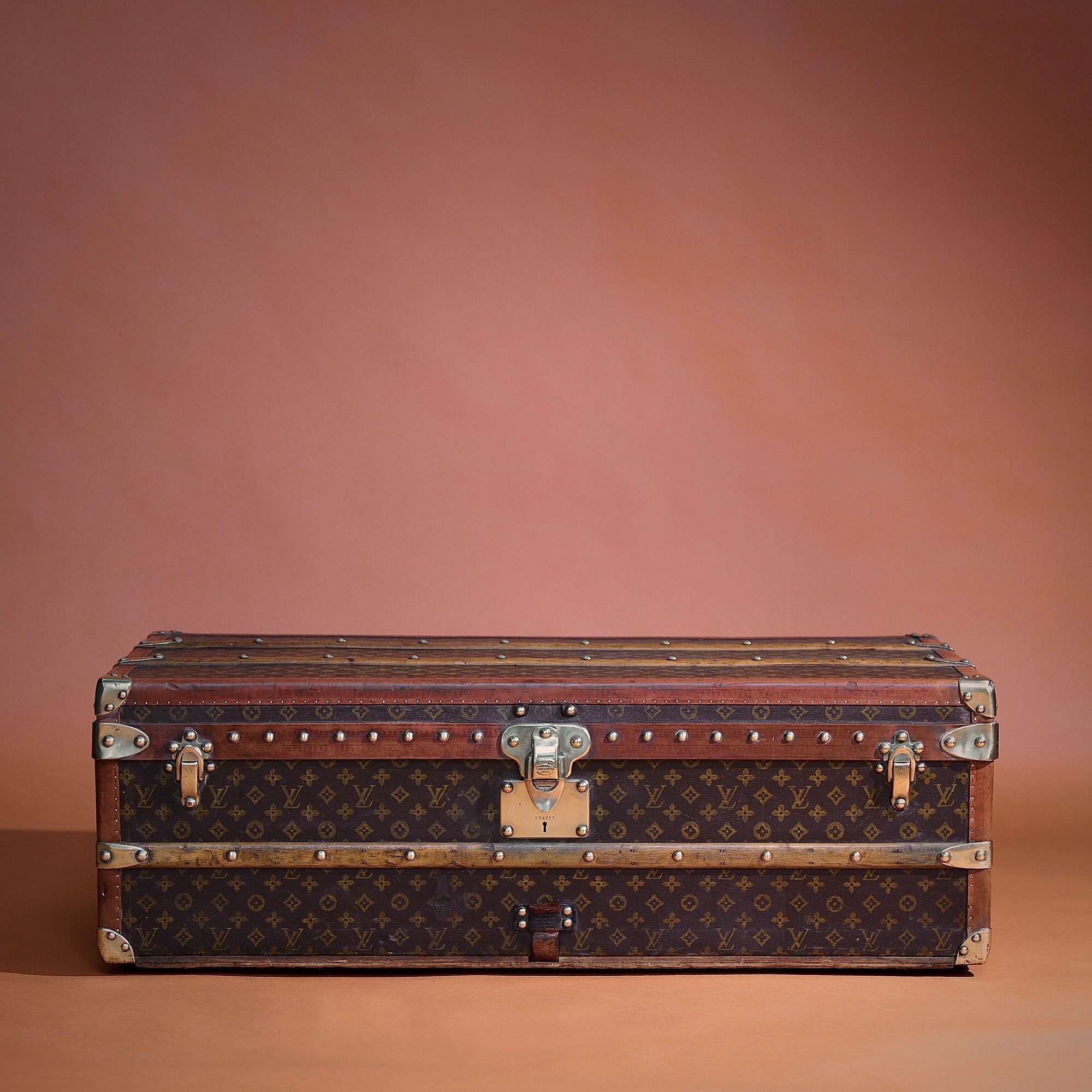 the-well-traveled-trunk-louis-vuitton-thumbnail-product-5750