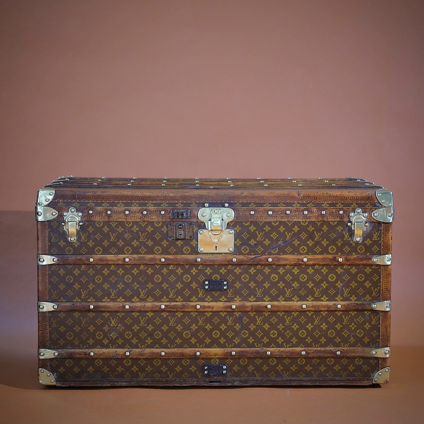 the-well-traveled-trunk-louis-vuitton-thumbnail-product-5752