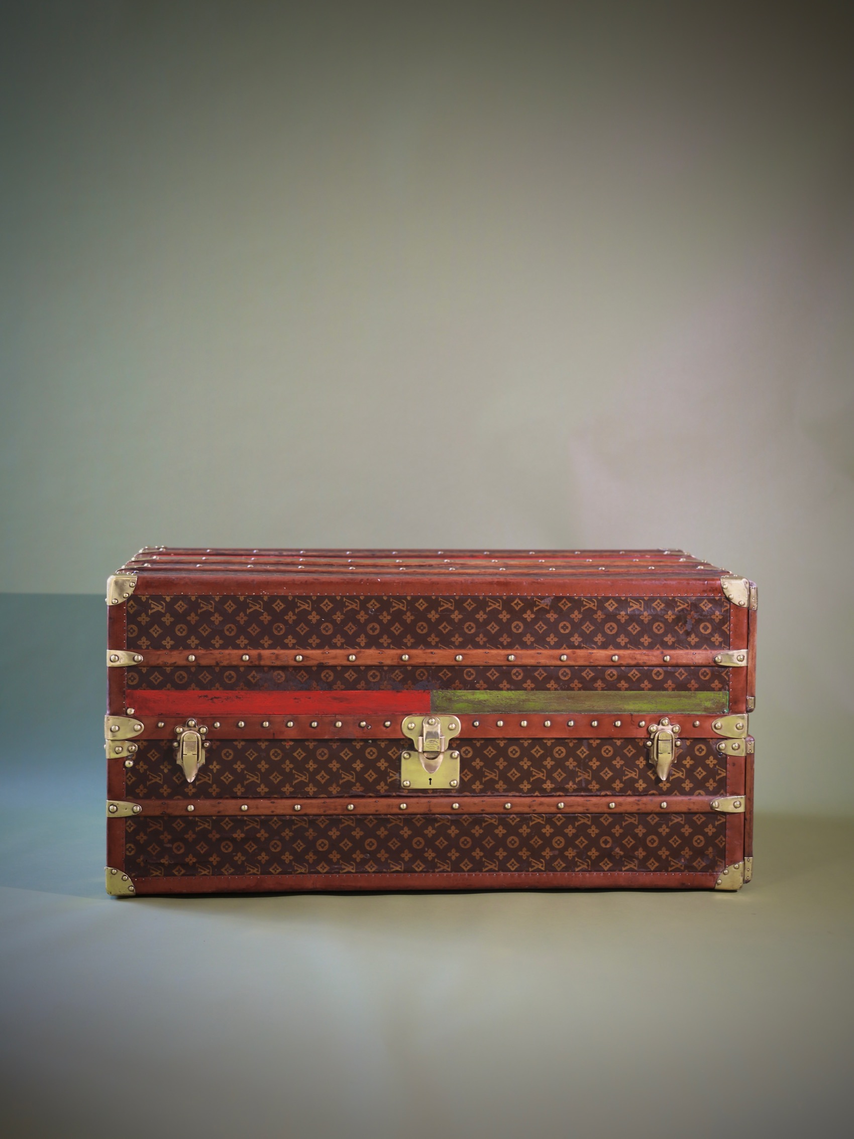 the-well-traveled-trunk-louis-vuitton-thumbnail-product-5754-1
