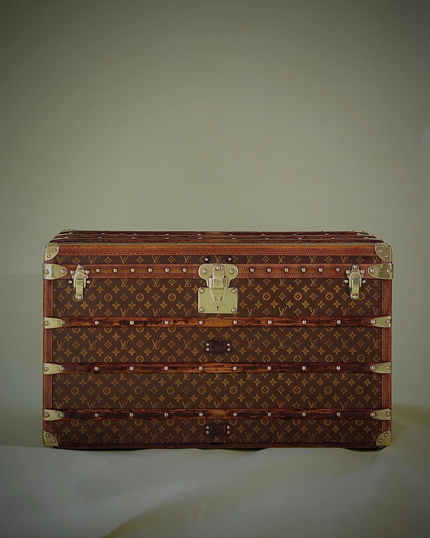 the-well-traveled-trunk-louis-vuitton-thumbnail-product-5753-1