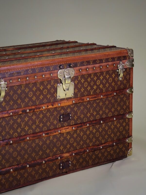 the-well-traveled-trunk-louis-vuitton-thumbnail-product-5753-7