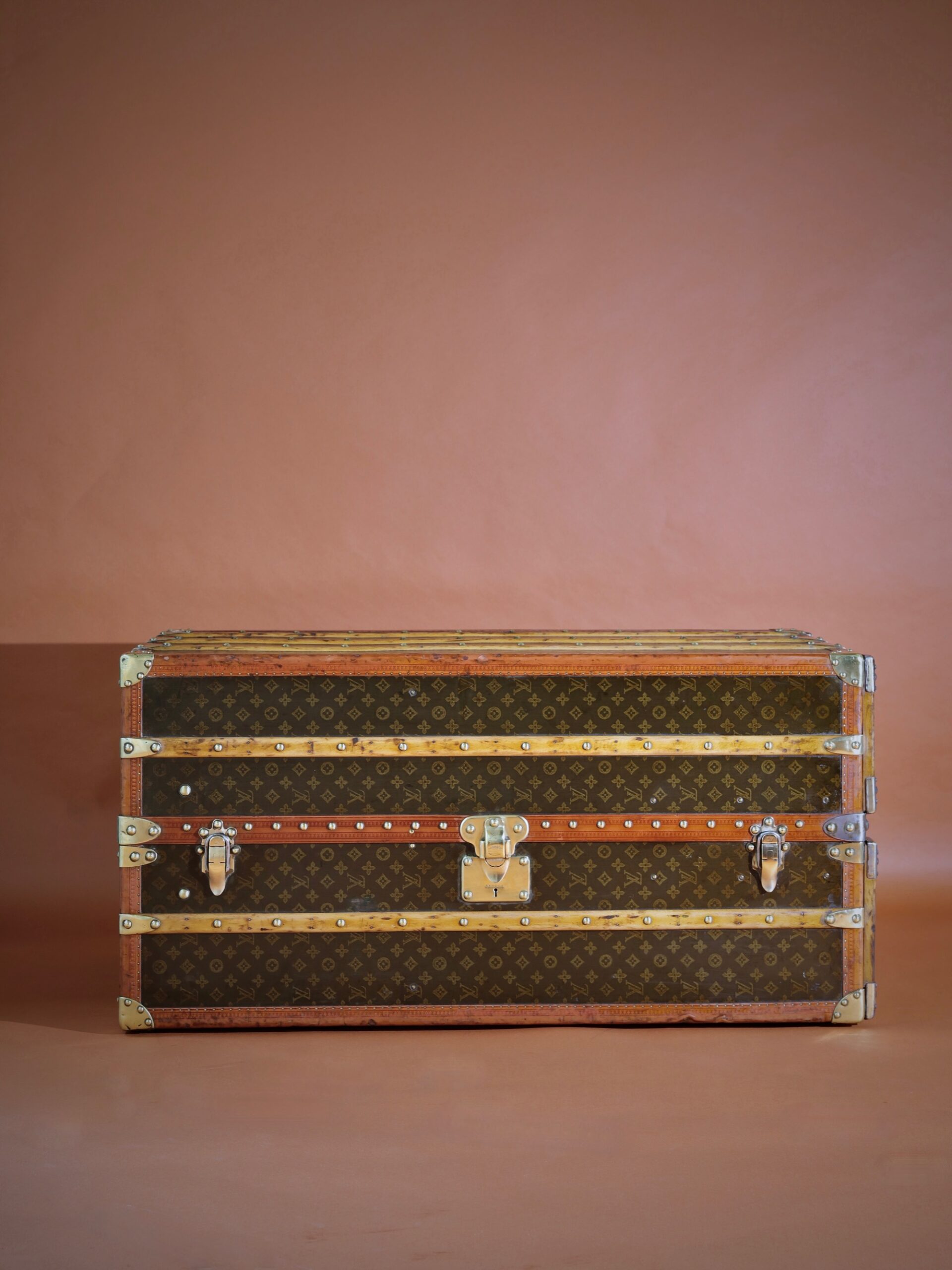 the-well-traveled-trunk-louis-vuitton-thumbnail-product-5755-1
