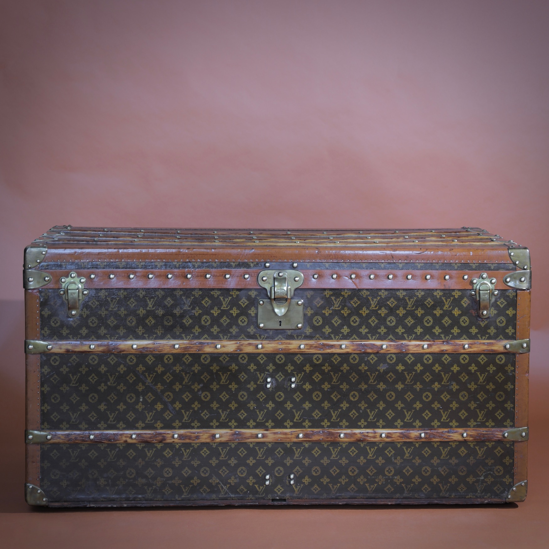 the-well-traveled-trunk-louis-vuitton-thumbnail-product-5757