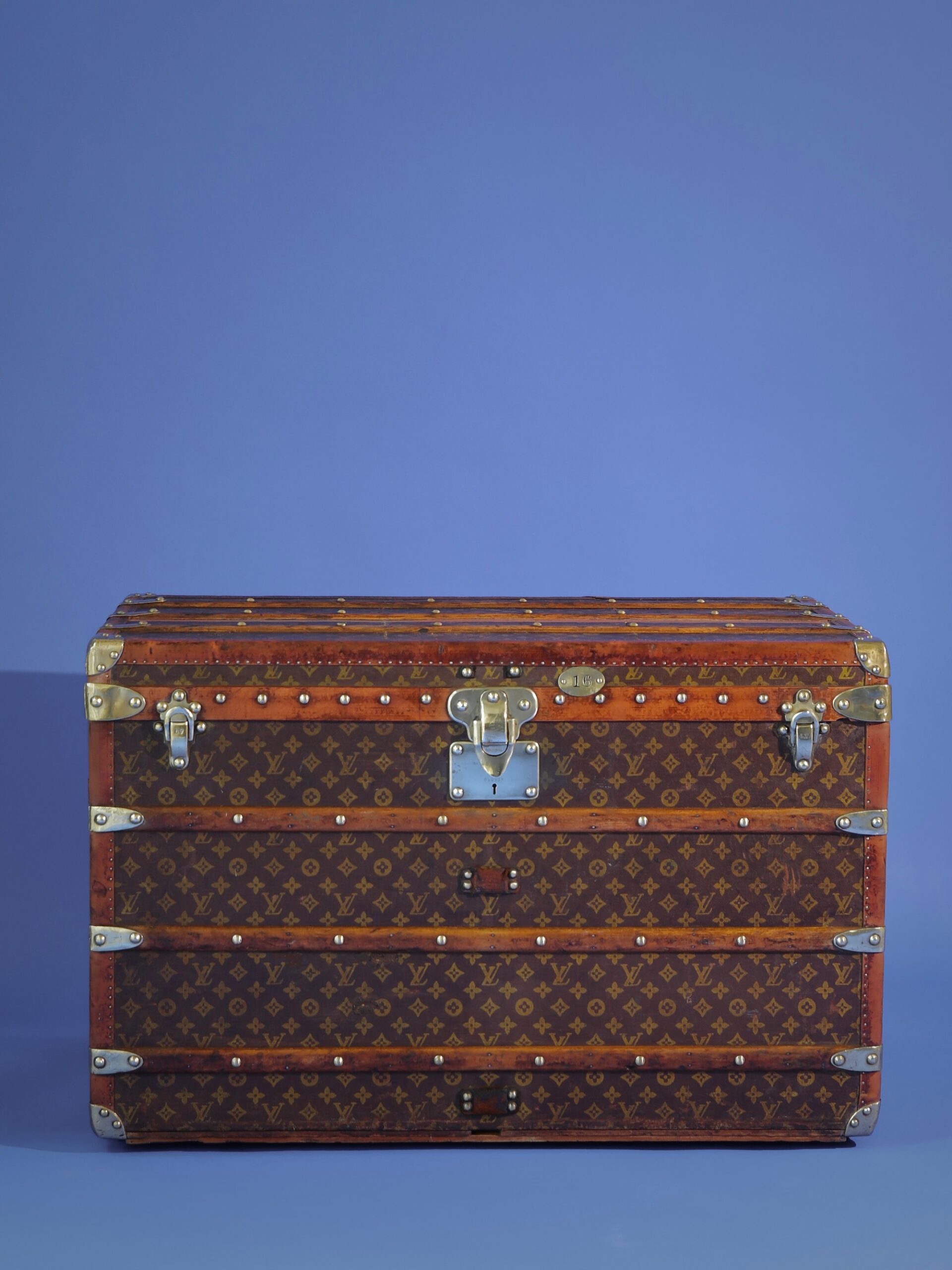 the-well-traveled-trunk-louis-vuitton-thumbnail-product-5759-1