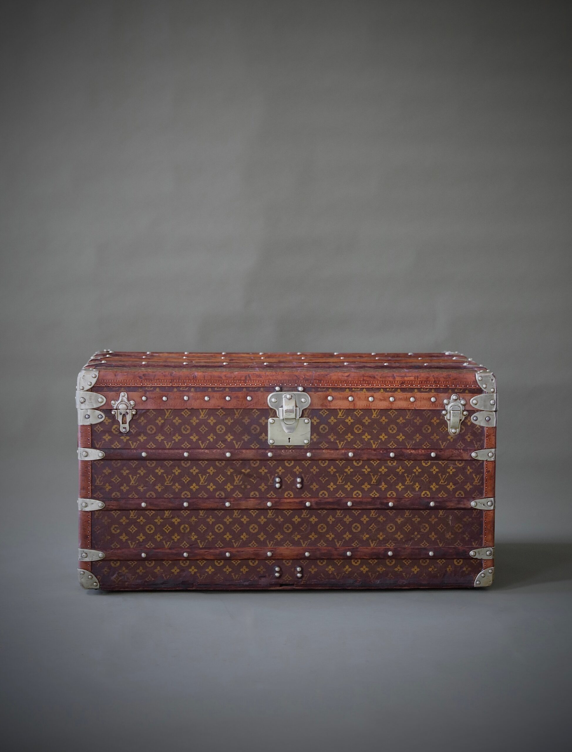 the-well-traveled-trunk-louis-vuitton-thumbnail-product-5761-1