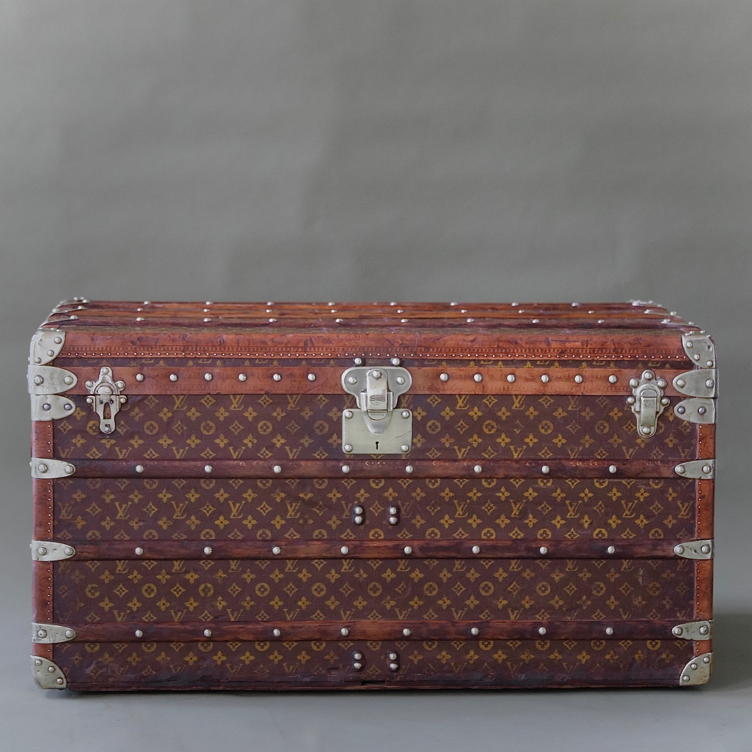 the-well-traveled-trunk-louis-vuitton-thumbnail-product-5761