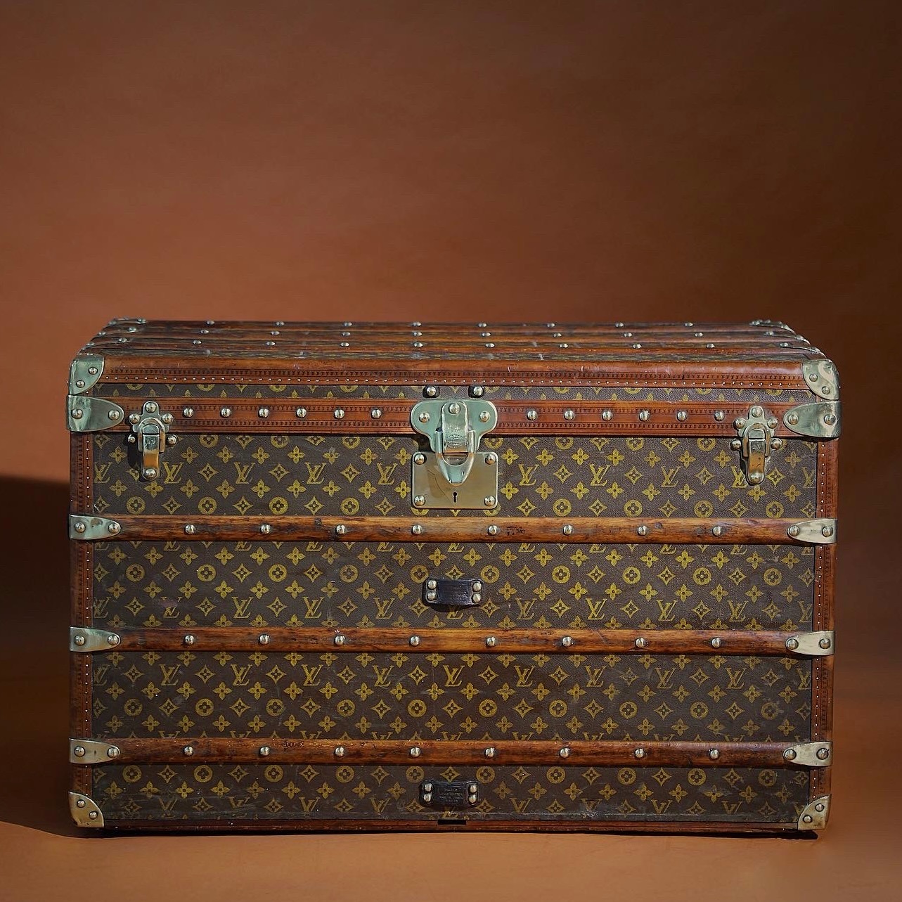 the-well-traveled-trunk-louis-vuitton-thumbnail-product-5765