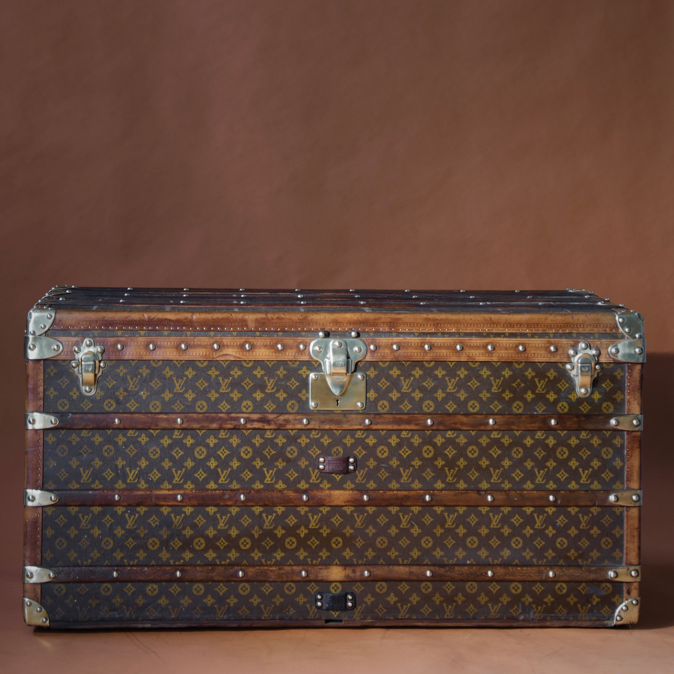 the-well-traveled-trunk-louis-vuitton-thumbnail-product-5767