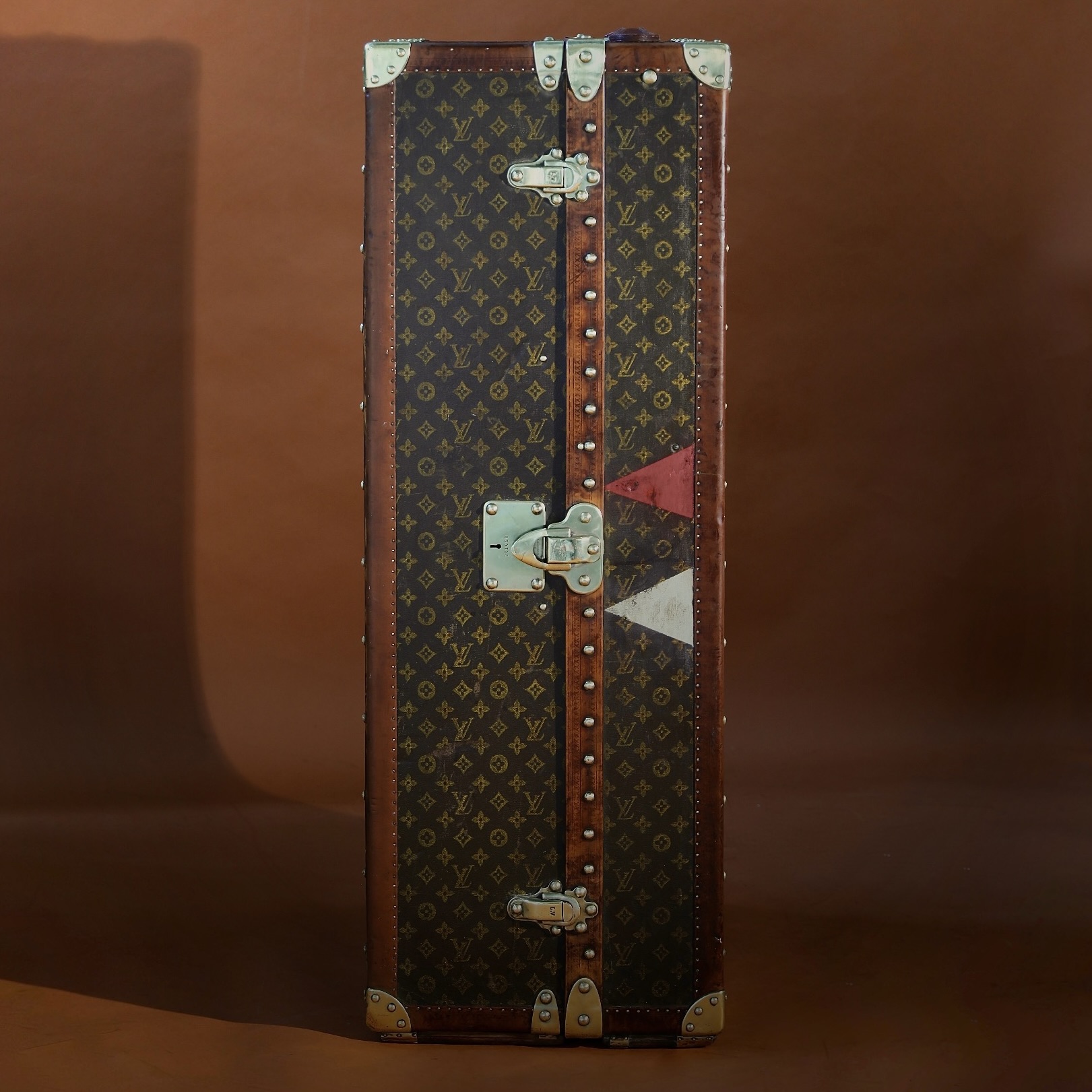 the-well-traveled-trunk-louis-vuitton-thumbnail-product-5771 2