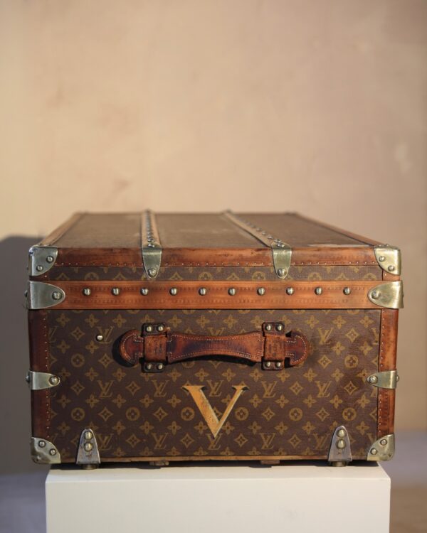 the-well-traveled-trunk-louis-vuitton-thumbnail-product-5773-4