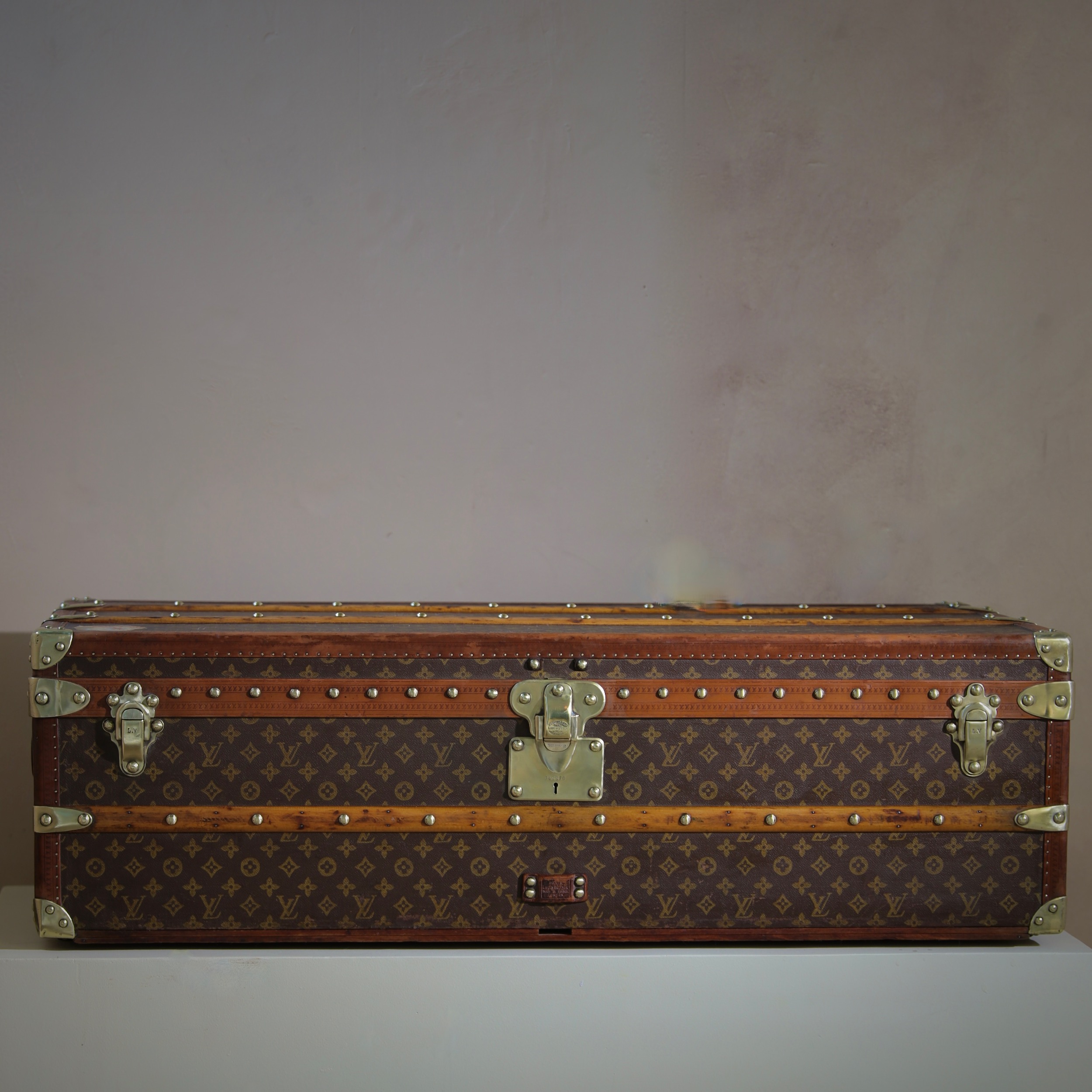 the-well-traveled-trunk-louis-vuitton-thumbnail-product-5773