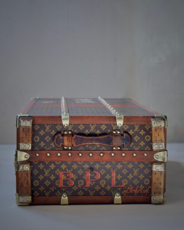 the-well-traveled-trunk-louis-vuitton-thumbnail-product-5774-5