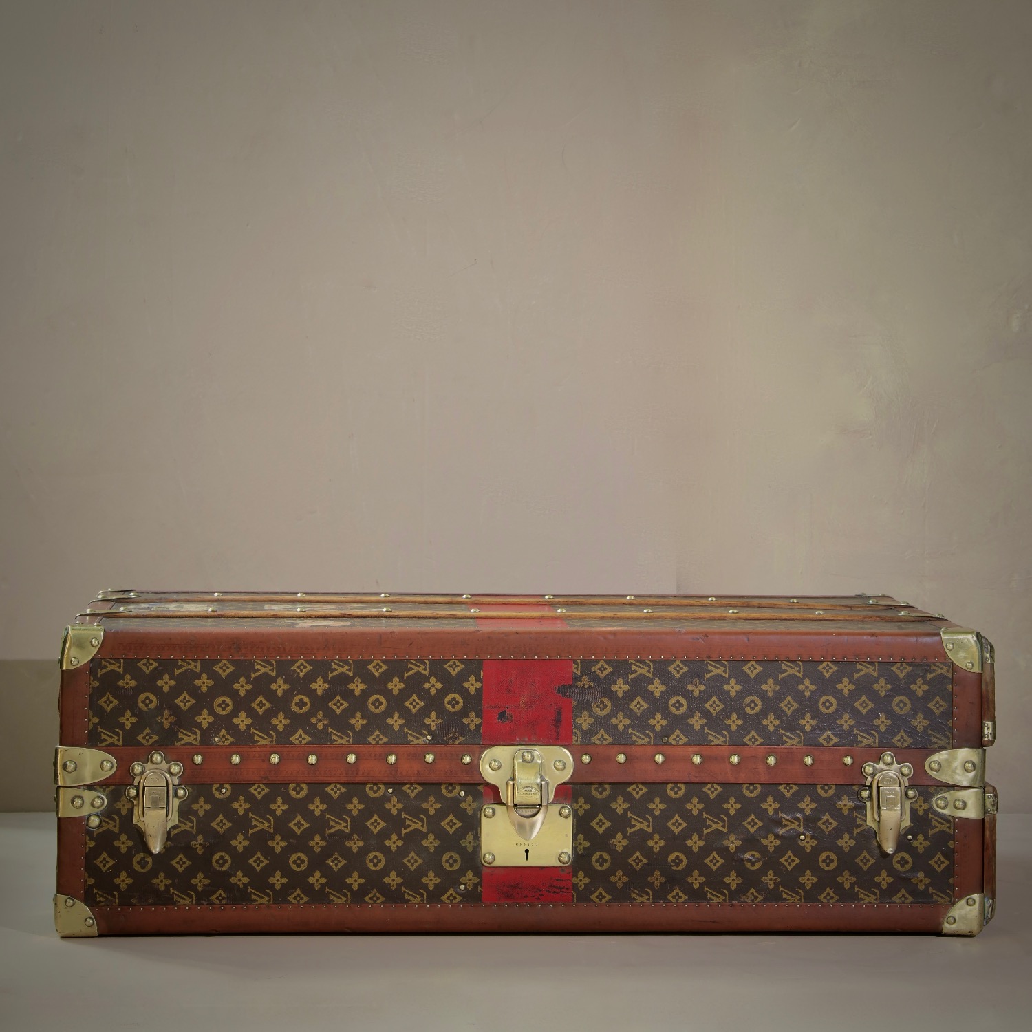 the-well-traveled-trunk-louis-vuitton-thumbnail-product-5774
