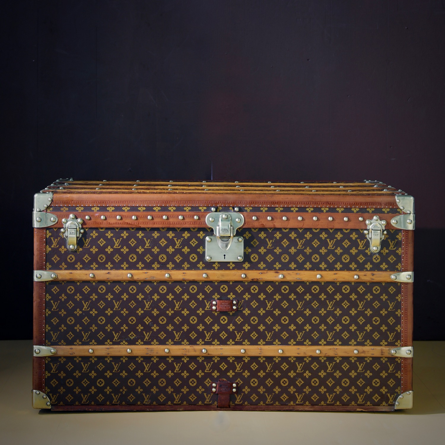the-well-traveled-trunk-louis-vuitton-thumbnail-product-5777