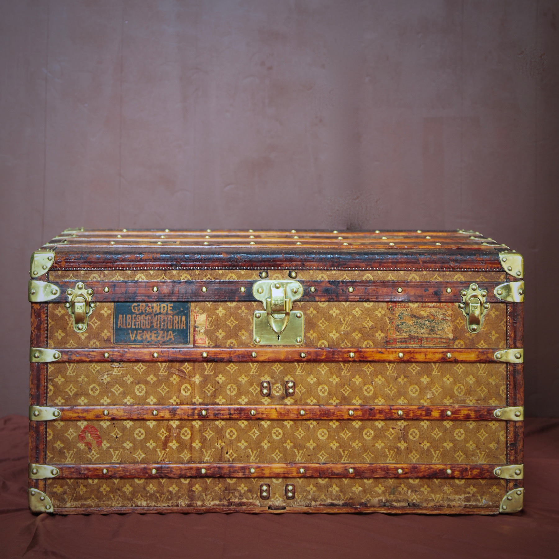the-well-traveled-trunk-louis-vuitton-thumbnail-product-5778