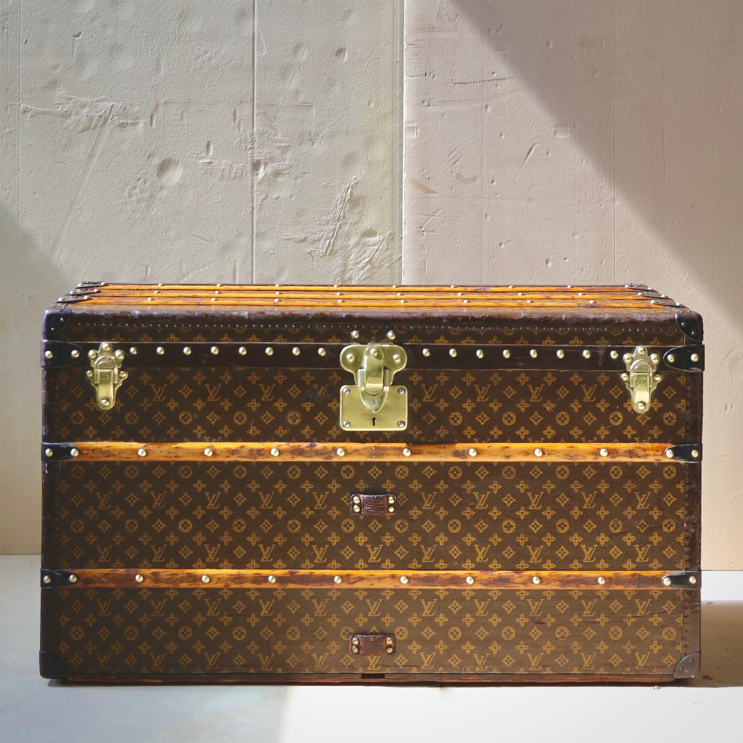 the-well-traveled-trunk-louis-vuitton-thumbnail-product-5780