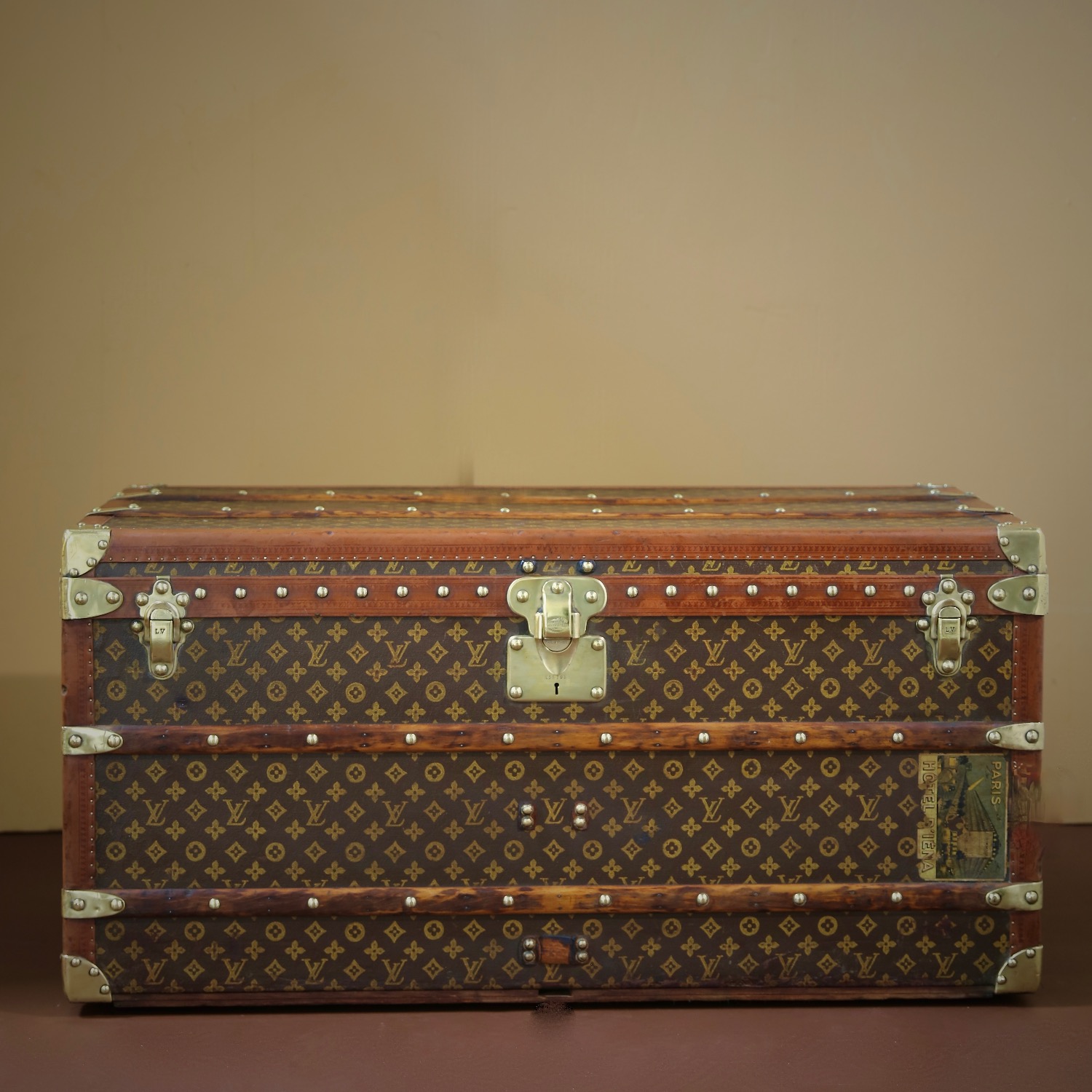 the-well-traveled-trunk-louis-vuitton-thumbnail-product-5781-2