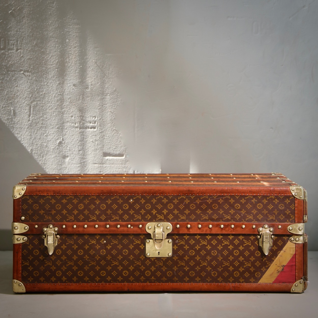 the-well-traveled-trunk-louis-vuitton-thumbnail-product-5782
