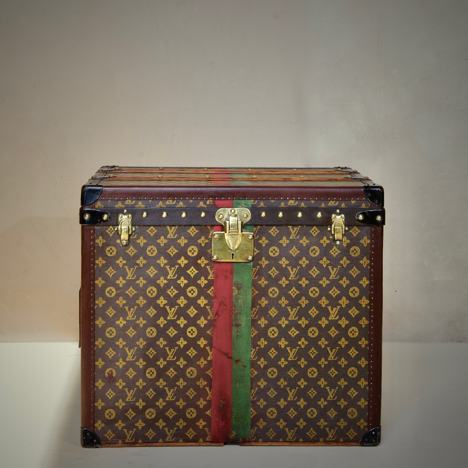 the-well-traveled-trunk-louis-vuitton-thumbnail-product-5783