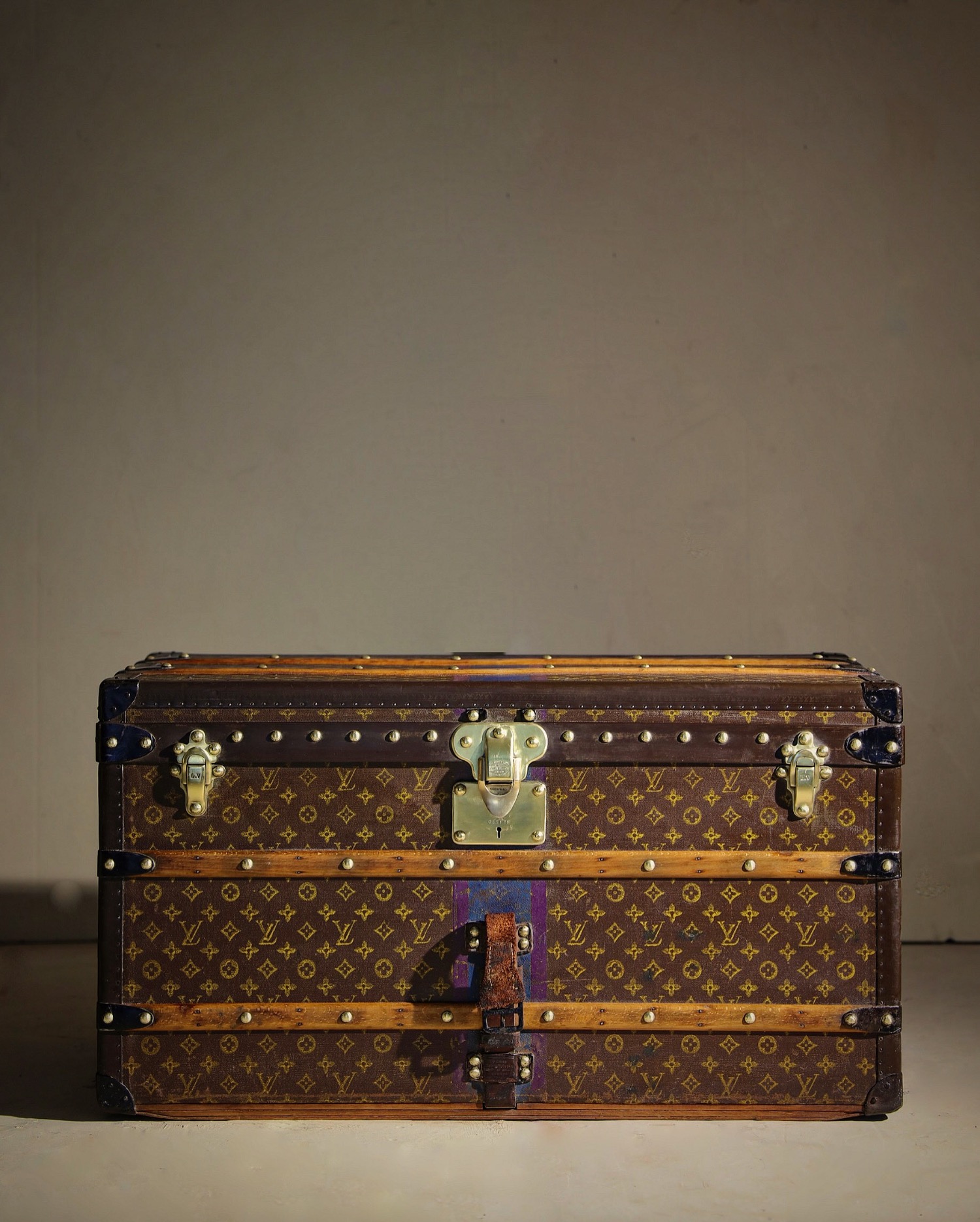 the-well-traveled-trunk-louis-vuitton-thumbnail-product-5796-1