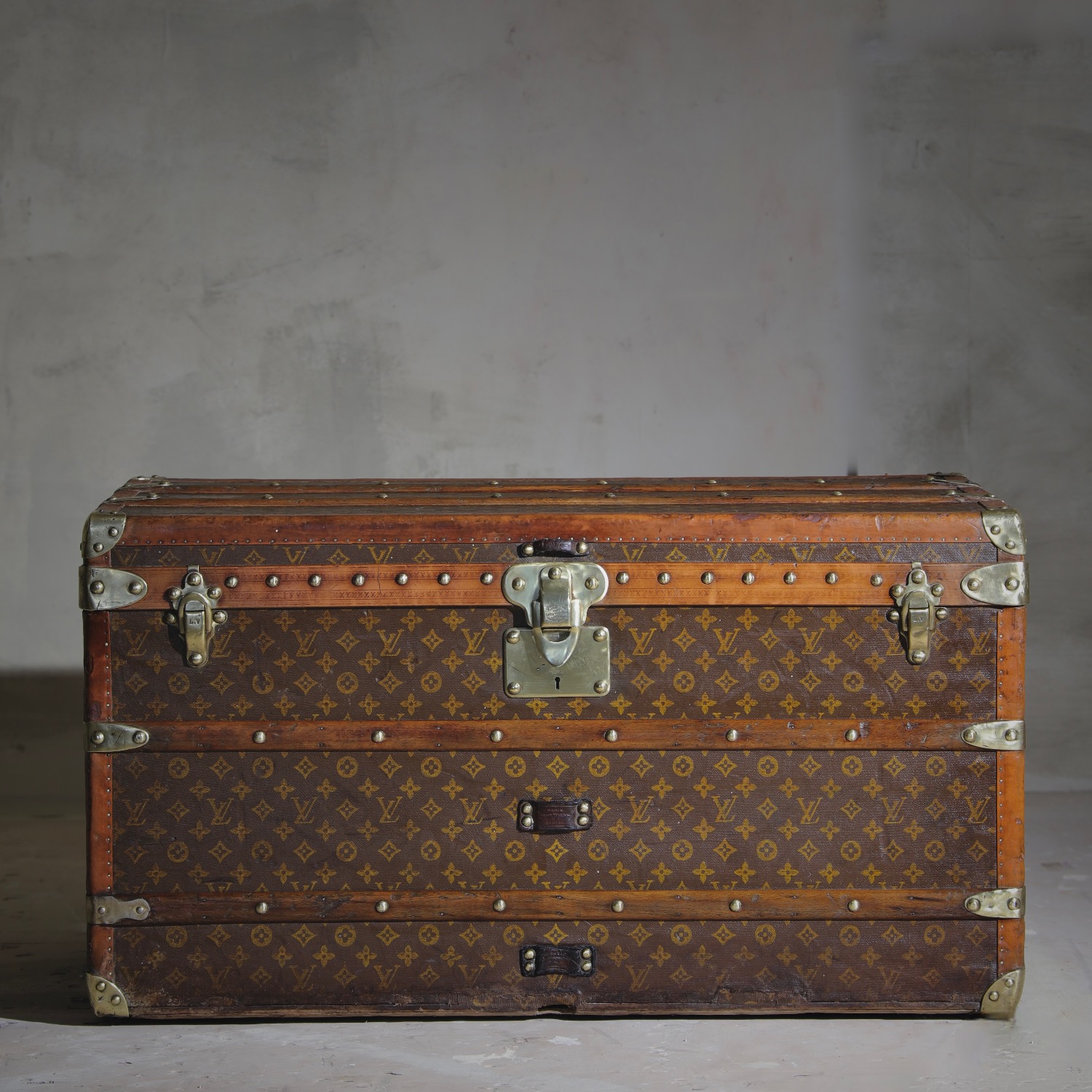 the-well-traveled-trunk-louis-vuitton-thumbnail-product-5798