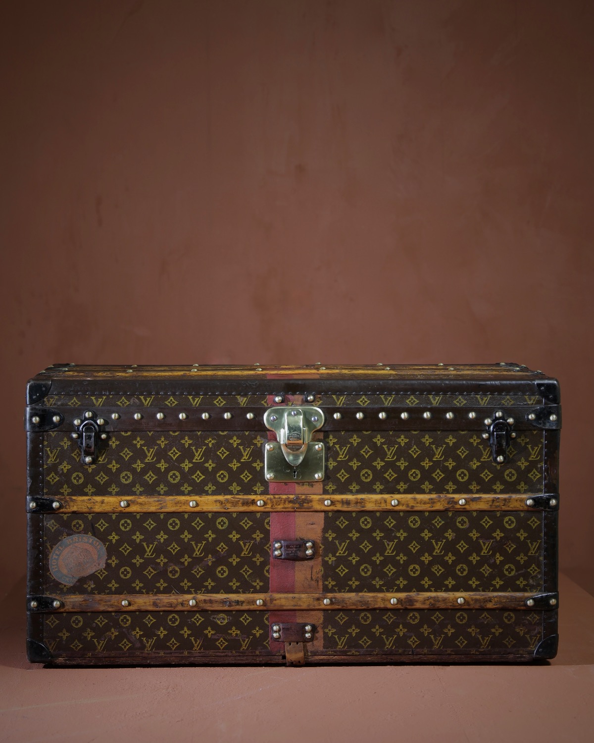 the-well-traveled-trunk-louis-vuitton-thumbnail-product-5808-1
