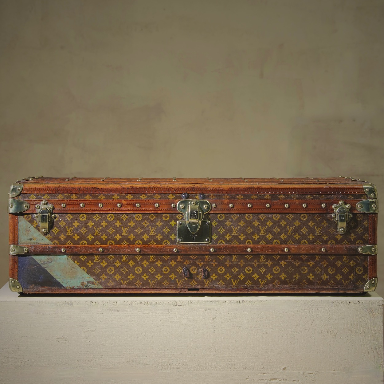 the-well-traveled-trunk-louis-vuitton-thumbnail-product-5809
