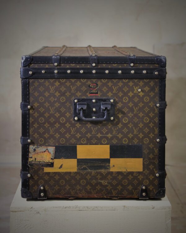 the-well-traveled-trunk-louis-vuitton-thumbnail-product-5810-4