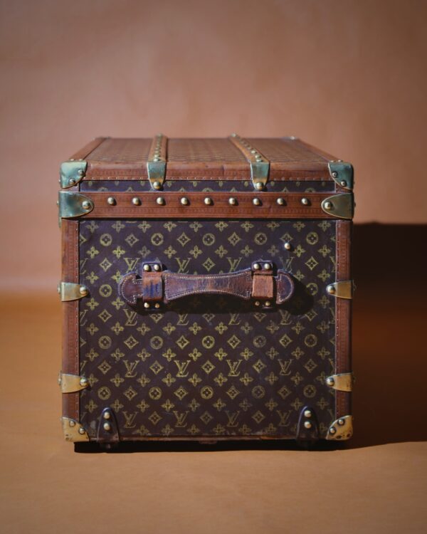 the-well-traveled-trunk-louis-vuitton-thumbnail-product-5811-2