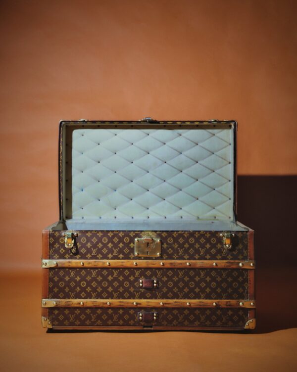 the-well-traveled-trunk-louis-vuitton-thumbnail-product-5811-6