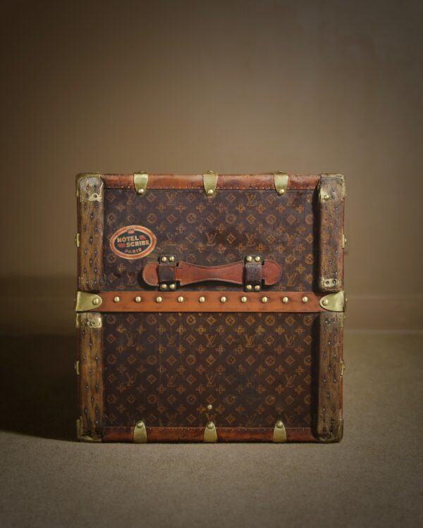 the-well-traveled-trunk-louis-vuitton-thumbnail-product-5812-4