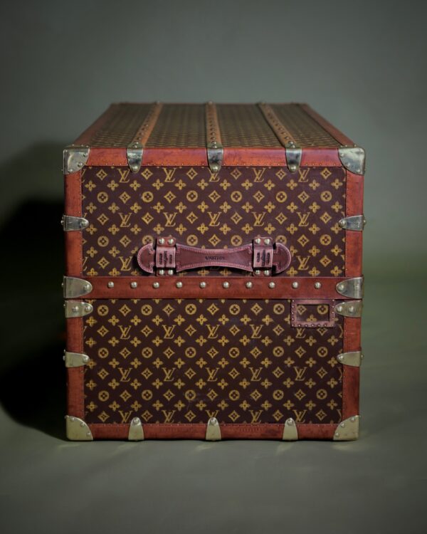 the-well-traveled-trunk-louis-vuitton-thumbnail-product-5813-6