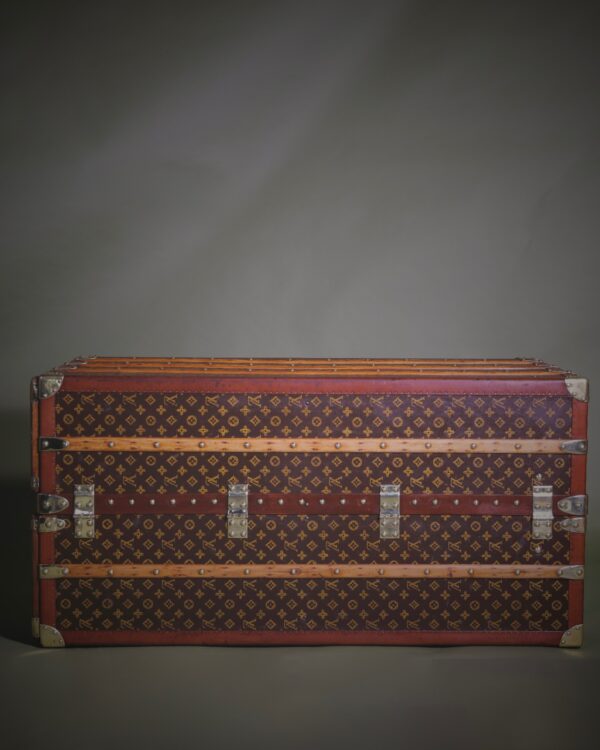 the-well-traveled-trunk-louis-vuitton-thumbnail-product-5813-7